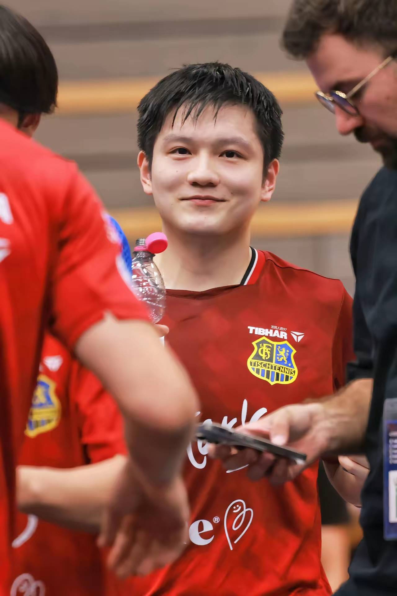 南宫体育-赛后体能课后，里尔篮板制胜备战德国杯，赛场秩序良好，年轻球员得到机会(运动员赛后泡冰桶)