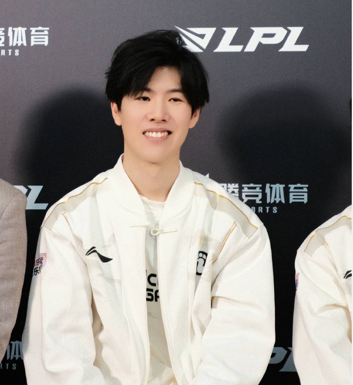 南宫体育-TheShy在加拿大队比赛中问鼎冠军，势不可挡引发热议！的简单介绍