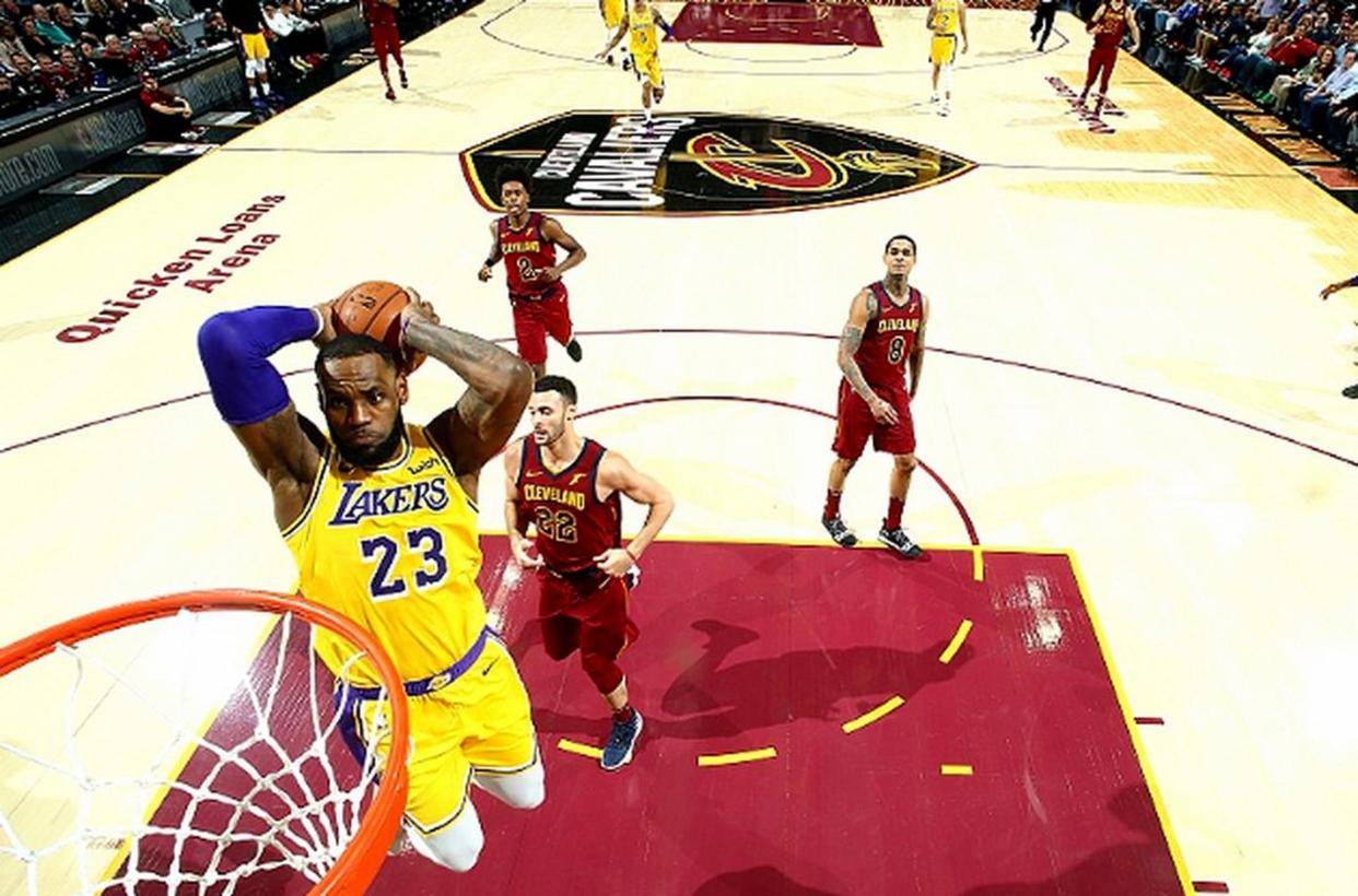 NG体育-詹姆斯回归赛场，战术调整首场状态亮眼，阿森纳观众沸腾！的简单介绍